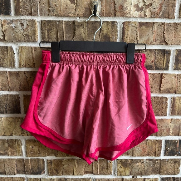 Nike Pink Athletic Shorts Lightweight Dolphin Hem - Picture 1 of 5